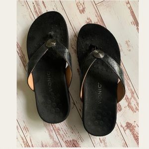 Vionic Hilda Woven Thong Sandals